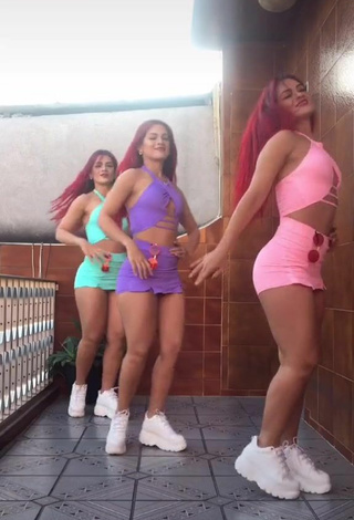Mayca Delduque (@maycabrasil) #crop top  #shorts  #booty shaking  «Essa música não sai da minha...»