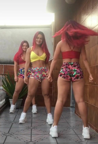 Mayca Delduque (@maycabrasil) #shorts  #crop top  #booty shaking  «Esse #tbt de respeito!    #dance...»