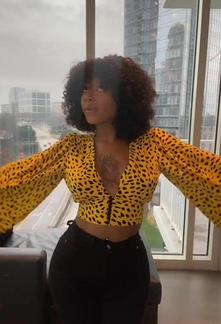 Mikeila Jones (@mikeilaj) #crop top  #booty shaking  #bouncing boobs  #braless  «Gotta dance anytime i try on new...»