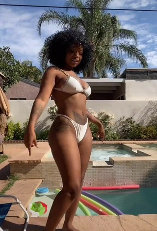 Mikeila Jones (@mikeilaj) #swimming pool  #bikini  #white bikini  #booty shaking  #big boobs  «A little brown for your TL  ❤️...»
