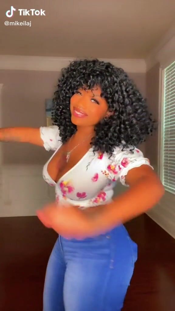 Mikeila Jones (@mikeilaj) #crop top #floral crop top... «Goodmorning ...