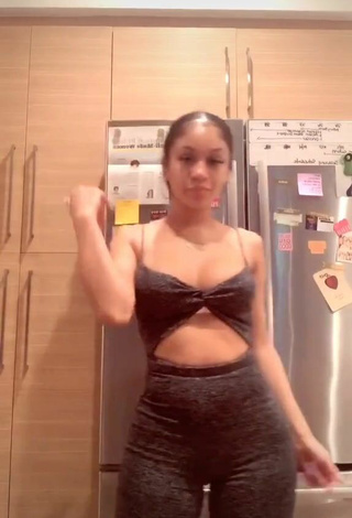 Diamonté Quiava Valentin Harper (@officialsaweetie) #cleavage  #booty shaking  #overall  #black overall 