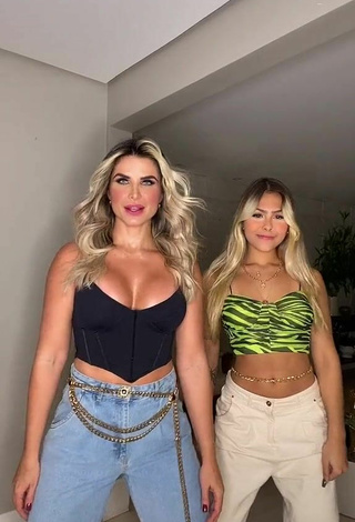 Pricylla Pedrosa (@pricyllapedrosa) #cleavage  #sexy  #pants  #crop top  «Ê vontade de ir pra uma festinha...»