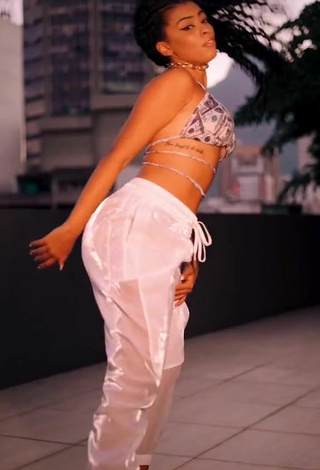 Ramana Borba (@ramanaborba) #bikini top  #pants  #booty shaking  #twerk  «O seu 2º emoji mais recente vai...»