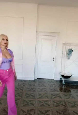 Rasa (@rasa) #corset  #purple corset  #booty shaking  #cleavage  #big boobs  #bouncing boobs  #butt  «когда скрываешь что королева...»