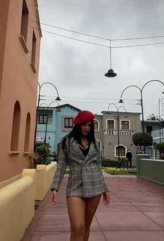 Raysa Ortiz (@raysaov) #street  #cleavage  #booty shaking  «Y yo le digo la modelo ❤️»