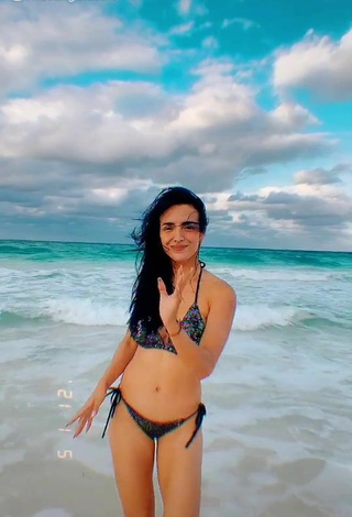 Rosángela Espinoza (@rosangelaeslo) #beach  #bikini  #black bikini  #cleavage  «Somos 2.4 millones quisiera ser...»