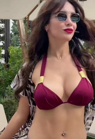 Rosángela Espinoza (@rosangelaeslo) #red lips  #bikini  #red bikini  #cleavage  #big boobs  #swimming pool  #belly button piercing  «Tu 3@ es hipócrita y tú lo sabes...»