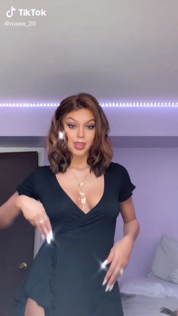 Rosee_20 (@rosee_20) #cleavage #dress #black dress «here’s a pointless