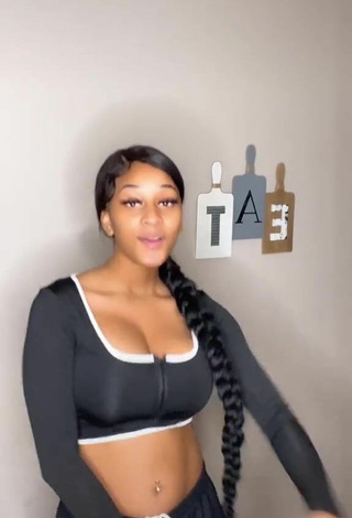 Sharan Jones (@s.h.a.r.a.n.n) #cleavage  #bouncing boobs  #crop top  #black crop top  #belly button piercing  «Dc:@spewatt002»