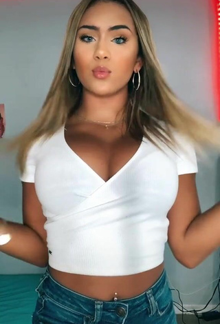 Shayla Marie (@shaylamarie_) #cleavage  #big boobs  #crop top  #white crop top  «might delete this»