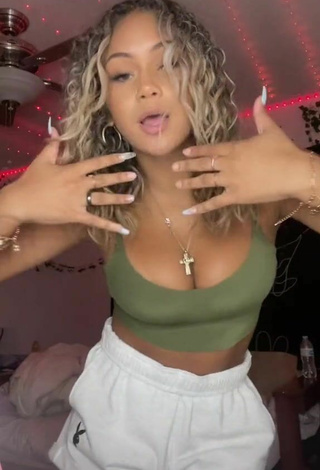 Shayla Marie (@shaylamarie_) #cleavage  #crop top  #olive crop top  #bouncing boobs  «petition for my dad to give me...»