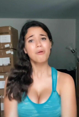 Sofia Gomez (@sofiiiiagomez) #cleavage  #big boobs  #bouncing boobs  #sport bra  #blue sport bra  «Straight TikTok won’t understand»