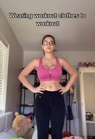 Sofia Gomez (@sofiiiiagomez) #cleavage  #big boobs  #bouncing boobs  #crop top  #pink crop top  «Did y’all know this is a...»