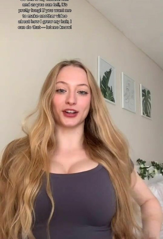 Sophia Diamond (@sophia.ilysm) #cleavage  #big boobs  #top  #grey top  «What do you guys think??✨ //...»