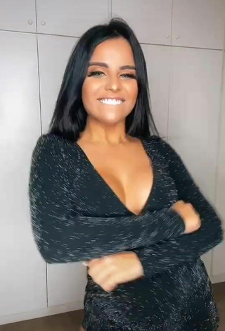 Tati Nunes (@tati.nunes) #cleavage  #bouncing boobs  #overall  #black overall  #booty shaking  «Só tapão nervoso...   #fy #dance...»