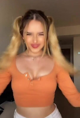 Teressa Dillon (@teressanz) #cleavage  #bouncing boobs  #crop top  #orange crop top  «#fyp #parati #fypシ #girl #cute...»