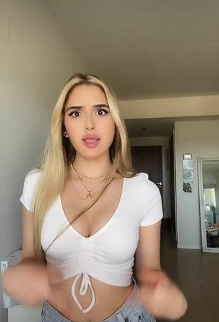 Teressa Dillon (@teressanz) #cleavage  #crop top  #white crop top  #bouncing boobs  «Insta: teressanz_ ✌  #dance...»