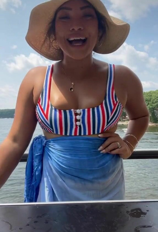 Ashley Hupp (@theparadise.bartender) #cleavage  #crop top  #striped crop top  #seafront  «Patriotic Lemonades for a easy...»