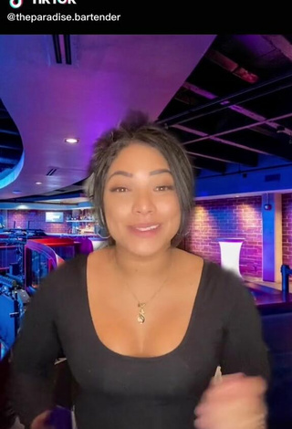 Ashley Hupp (@theparadise.bartender) #cleavage  #bouncing boobs  #top  #black top  «#greenscreen One of my...»