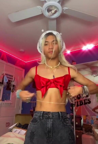Toni Cervantes (@tonicervantess) #crop top  #red crop top  #booty shaking  «need this out of my drafts»
