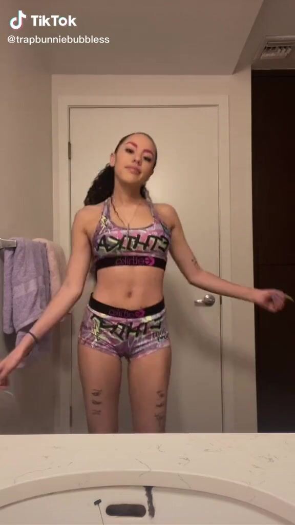 Lilliane Diomi (@trapbunniebubbless) #sport bra #shorts #booty shaking