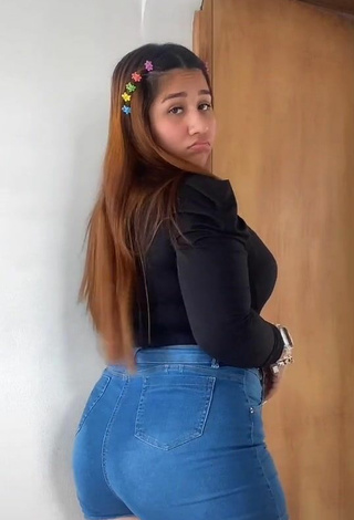 Dailyn Montañez (@tremenda.show) #big butt  #shorts  #jeans shorts  #big boobs  #bouncing boobs  #cleavage 