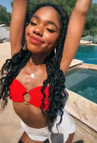 Teala Dunn (@ttlyteala) #swimming pool  #bikini top  #red bikini top  #shorts  #white shorts  #booty shaking  «☀️»