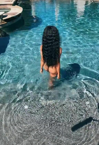 Teala Dunn (@ttlyteala) #swimming pool  #butt  #bikini  #black bikini  #booty shaking  «Splash»