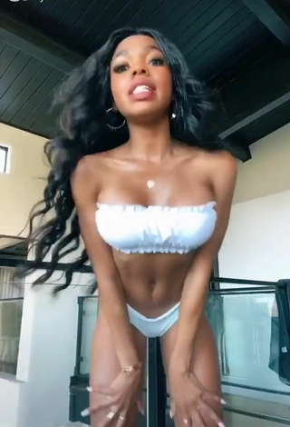 Teala Dunn (@ttlyteala) #cleavage  #bikini  #white bikini  #booty shaking  #butt  #big boobs  «I know you don’t like me»