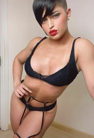 Yanne (@yannefitness) #red lips  #sexy  #lingerie  #black lingerie  «Tem o não tem?   #fy #fyp...»