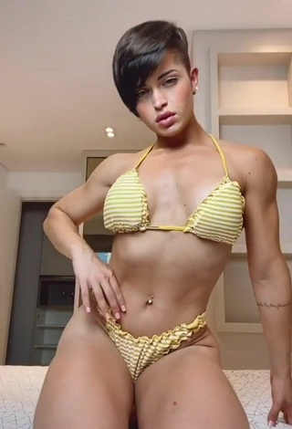 Yanne (@yannefitness) #bikini  #sexy  #belly button piercing  «QUAL SEU PREFERIDO #fy #fitness...»