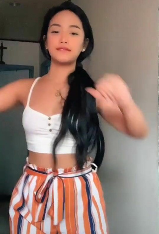 Amber Miles (@amberxmiles) #crop top  #white crop top  #booty shaking  #shorts  #striped shorts  «I tried»