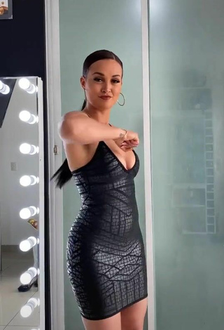 Angie Arizaga (@angiearizaga) #dress  #black dress  #cleavage  #bouncing boobs  «Cuidao   #TenCuidao...»