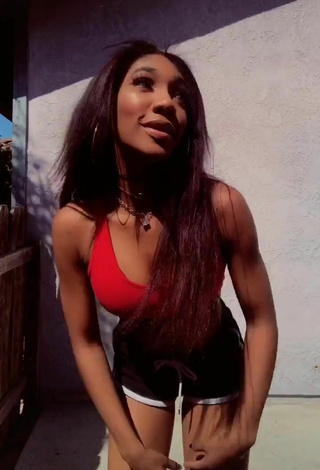 Bria Alana (@briaalanaa) #sport bra  #red sport bra  #shorts  #black shorts  #cleavage  #bouncing boobs  «you thought i was gonna-...»