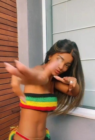 Brunna Gonçalves (@brunnagoncalves) #bikini top  #shorts  #booty shaking  #striped bikini top  «Apaixonada por essa!   Dc:...»