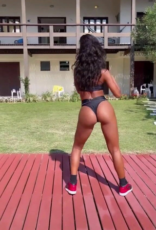 Brunna Gonçalves (@brunnagoncalves) #butt  #bikini  #black bikini  #thong  #booty shaking  «Postei e sai corrennnnndooo!!...»