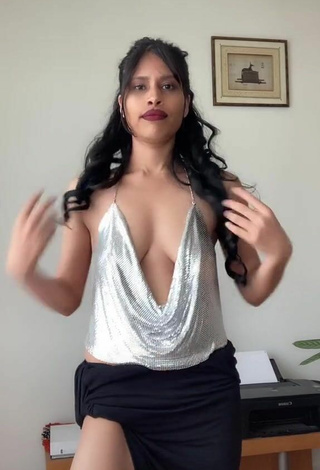XENA (@crazu5) #top  #silver top  #braless  #cleavage  #bouncing boobs 