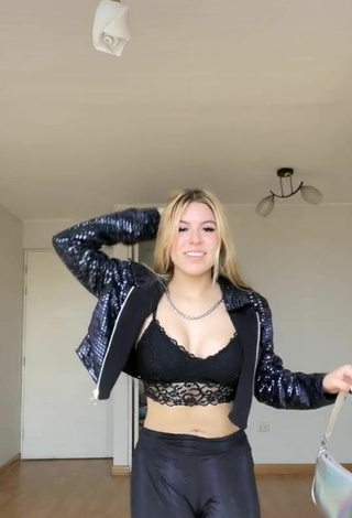 Daela (@daelavalera) #crop top  #black crop top  #cleavage  #booty shaking  #bouncing boobs  «jsjsjs ay  Te extraña mucho tu...»