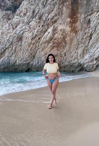 Duygu Aycan (@duyguaycann) #beach  #crop top  #bikini bottom  #polka dot bikini bottom  «Buranın neresi olduğunu bilen...»