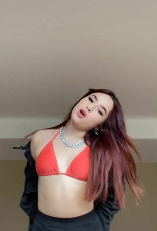 Fernanda Duran (@ferduranc) #bikini top  #red bikini top  #booty shaking  «Holi»