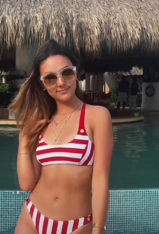 Fernanda Rivas (@fernanda_rivasg) #bikini  #striped bikini  #swimming pool  #booty shaking  «I’m baaack!❤️   :...»