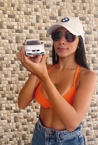 Isadora Nogueira (@isadoranogueiraoficial) #bikini top  #orange bikini top  #cleavage  #shorts  #jeans shorts  #big boobs  «Trend com o presente que dei pro...»