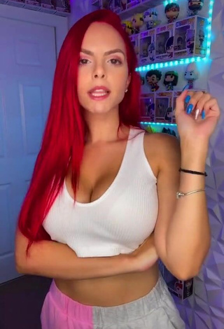 Jenny Devil (@itsjennydevil) #cleavage  #big boobs  #booty shaking  #crop top  #white crop top  #bouncing boobs  «Donde están los que aman los...»