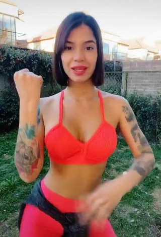 Jenn Muriel (@jennmuriel) #sport bra  #orange sport bra  #tattooed body  #booty shaking  #leggings  #orange leggings  «Me encanta bailar....»