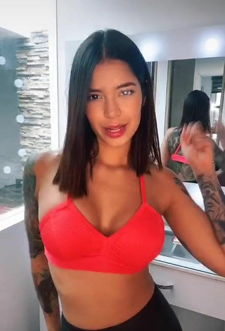 Jenn Muriel (@jennmuriel) #sport bra  #orange sport bra  #tattooed body  #cleavage  #bouncing boobs  #booty shaking 