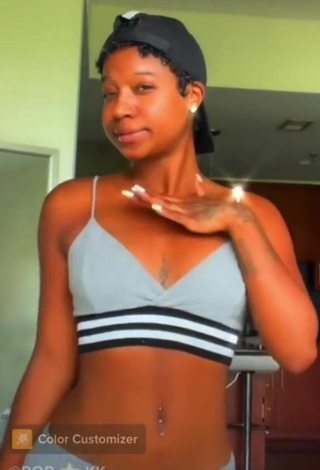KaelynKastle (@kaelynkastle) #sport bra  #cleavage  #belly button piercing  #booty shaking  «Y’all gotta try this...»
