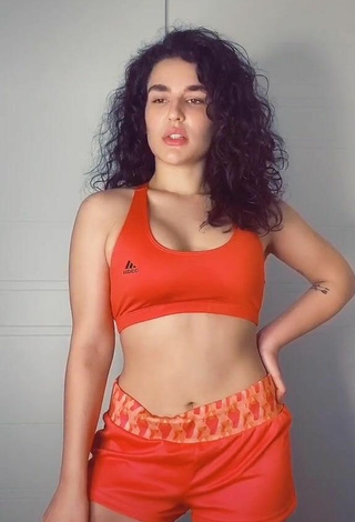 Kefera Buchmann (@kefera) #sport bra  #orange sport bra  #shorts  #orange shorts  #booty shaking  #cleavage  «#EllaDiceChallenge...»