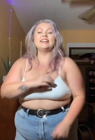 Lexie Lemon (@lexielemonn) #sport bra  #white sport bra  #cleavage  #big boobs  #bouncing boobs  #booty shaking  «Day 18 of dancing until me, a...»