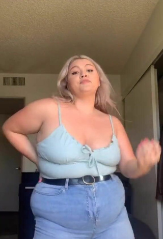 Lexie Lemon (@lexielemonn) #cleavage  #big boobs  #bouncing boobs  #top  #blue top  #booty shaking  «Day 24 of dancing until me, a...»